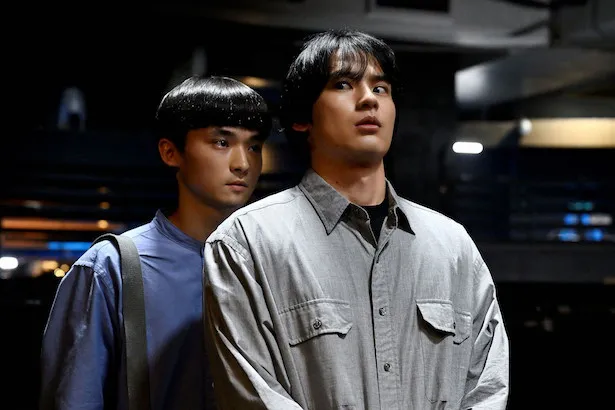 【写真】都成(水上恒司)の恋がうまくいくよう協力する志沢(萩原護)