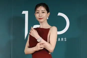 田中みな実、ラグジュアリー感のある時計に背中が大きく開いたドレスを合わせ登場「身につける工芸品だなと感じています」