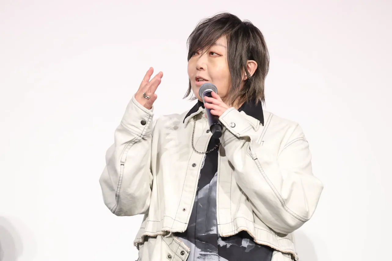 乙骨憂太役・緒方恵美　オフィシャル写真