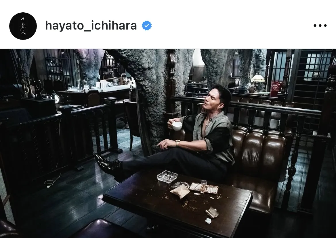 市原隼人、脚を組みタバコをくわえる佇まいでファンを魅了