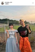 桜田ひより＆志田未来、車内からひょっこり顔出しオフショットに「2人とも小柄でかわいい！」の声＜ESCAPE＞