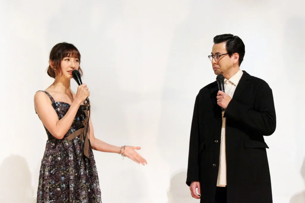 【写真を見る】篠田麻里子が夫役の鈴木浩介と演じた過激シーンとは？