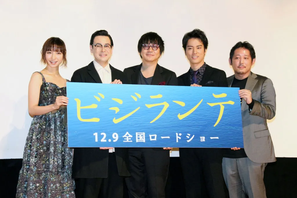 笑顔で作品をアピール！(左から)篠田麻里子、鈴木浩介、大森南朋、桐谷健太、入江悠監督