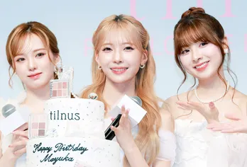 NiziU・MAYUKA、バースデーサプライズにニッコリ　22歳の目標は「車の免許を取りたいです」