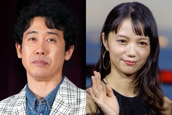 大泉洋&宮崎あおい、“中華街デート”へ…ハートポーズの仲良し夫婦ショットに「お二人共かわちい」<ちょっとだけエスパー>