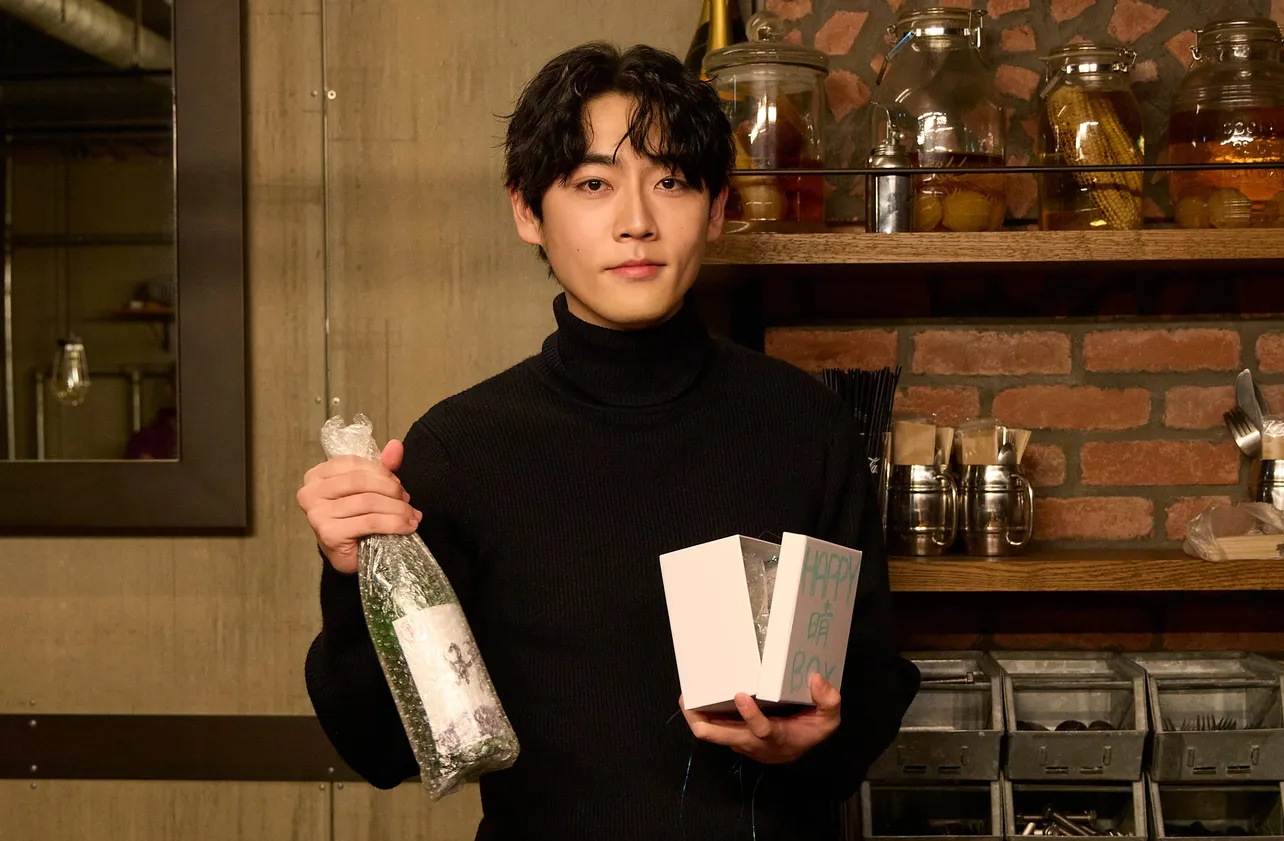 【写真】林カラス、誕生日プレゼントを喜ぶも「ふたつある…」