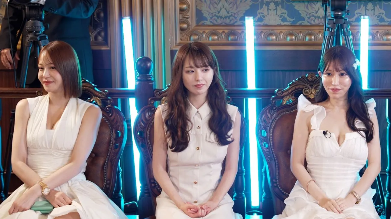 (写真左より)れみ(VENET TOKYO)、美涼(UNJOUR東京)、愛音なぎさ(azian club)