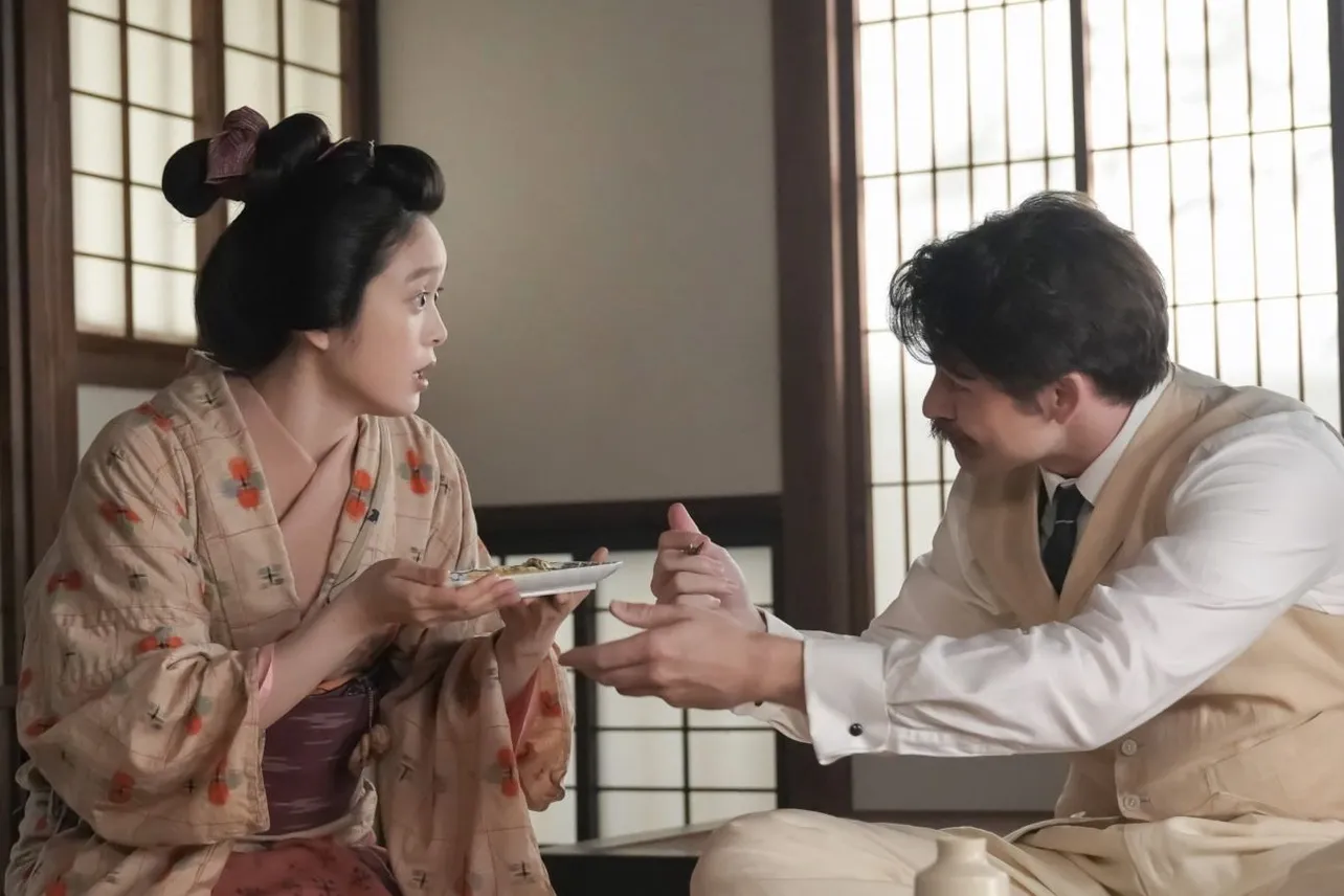 【写真】言葉の壁を乗り越えながら、次第に心が通じ合っていくトキ(高石あかり)とヘブン(トミー・バストウ)