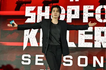 イ・ドンウク、両手を広げ“ノリノリ”で登場「殺し屋たちの店」シーズン2意気込み語る