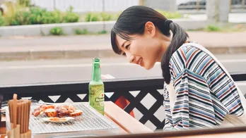 武田梨奈“ワカコ”は北海道・留萌で海鮮を楽しみ、夜はディープなバーへ「留萌の夜を堪能しようではないか」＜ワカコ酒 Season9＞