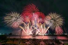 クリスマス音楽と花火がシンクロする“芸術花火”の祭典が千葉で初開催＜千葉Xmas芸術花火2025＞