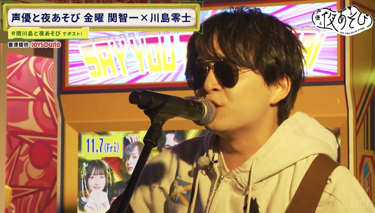 【写真】サングラスをかけ浜田省吾の「MONEY」を熱唱する梅田修一朗