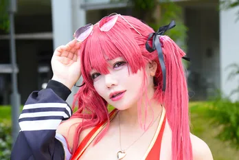 グラドル×レイヤー・有村ユキ、インパクト大のVTuber“水着”コスプレ「自然な感じに仕上げた髪形にも注目」＜コミケ106＞