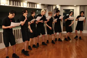 timelesz全員で「残酷な天使のテーゼ」を“シェア”して歌唱…まさかの仲間割れが勃発<タイムレスマン>