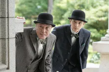 ＜明日のばけばけ＞吉沢亮“錦織”は、北香那“リヨ”とトミー・バストウ“ヘブン”のランデブーを見張る