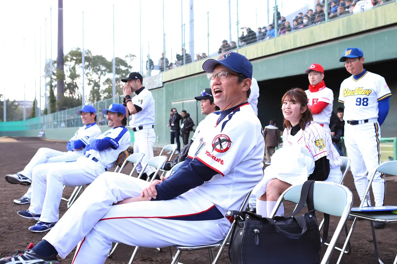 プロ野球レジェンド側のベンチ