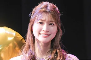 「肩のライン綺麗すぎる」…生見愛瑠、美デコルテあらわなオフショルコーデに「美しい」「ドキドキ」の声