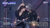 日本人ギタリスト・ケイテンの“寝そべり演奏”に観客も釘付けに　バンドオーディション番組『STEAL HEART CLUB』