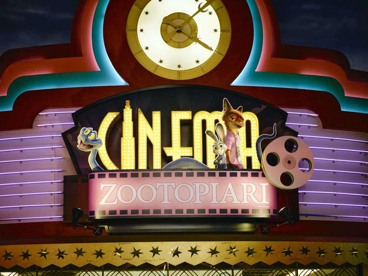 「ズートピア２」の装飾を施されたイクスピアリ