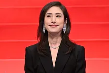 天海祐希、サプライズ訪問の吉永小百合と笑顔の2ショットに「びっくり」「素敵な写真」の声＜緊急取調室＞