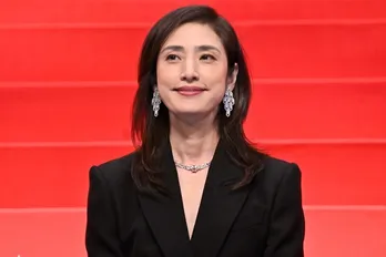 天海祐希、サプライズ訪問の吉永小百合と笑顔の2ショットに「びっくり」「素敵な写真」の声＜緊急取調室＞