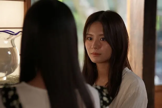 【写真】澪(恒松祐里)を追いかけて沙嶋に来た愛衣那(永瀬莉子)