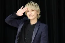 手越祐也からダブルピース&ウィンクのプレゼント…ほほ笑ましいオフショットに「カッコかわいい!」の声<ぼくたちん家>