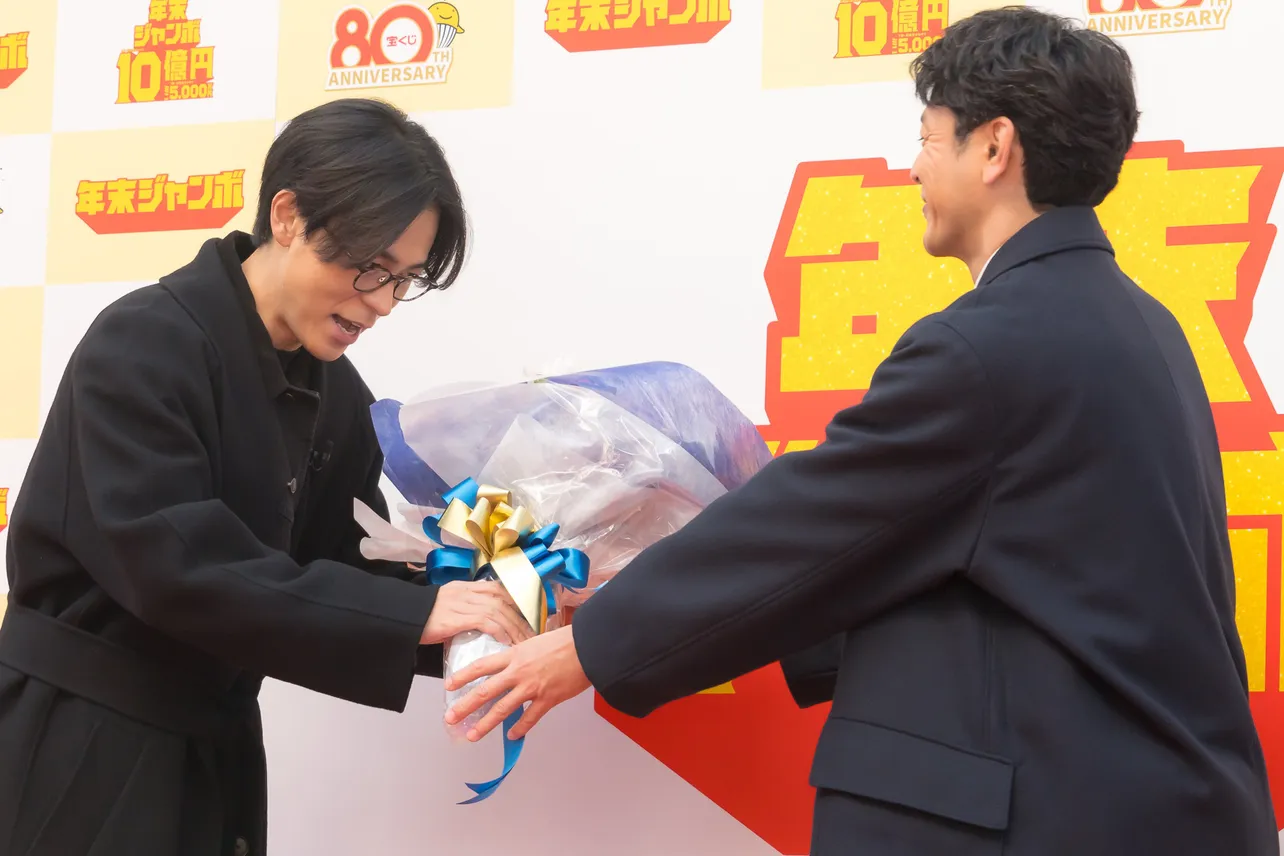 「年末ジャンボ宝くじ」「年末ジャンボミニ」発売記念イベントの様子