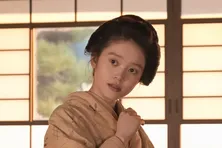 ＜明日のばけばけ＞高石あかり“トキ”と話すため、下川恭平“春夫”がトミー・バストウ“ヘブン”の忘れ物を届けに現れる