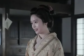 <明日のばけばけ>看病に不安を募らせる高石あかり“トキ”を励まそうと、下川恭平“小谷”は怪談の舞台地巡りに誘う