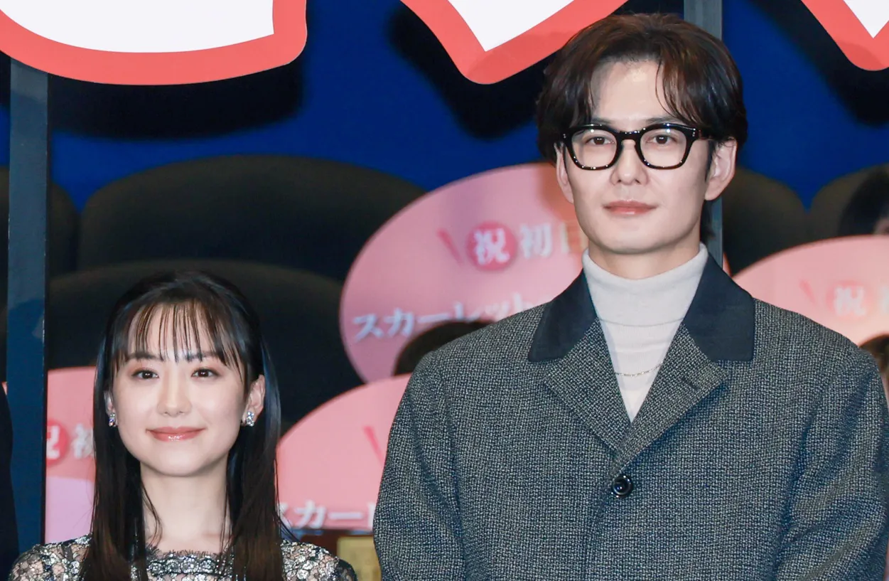 芦田愛菜、岡田将生(写真左から)