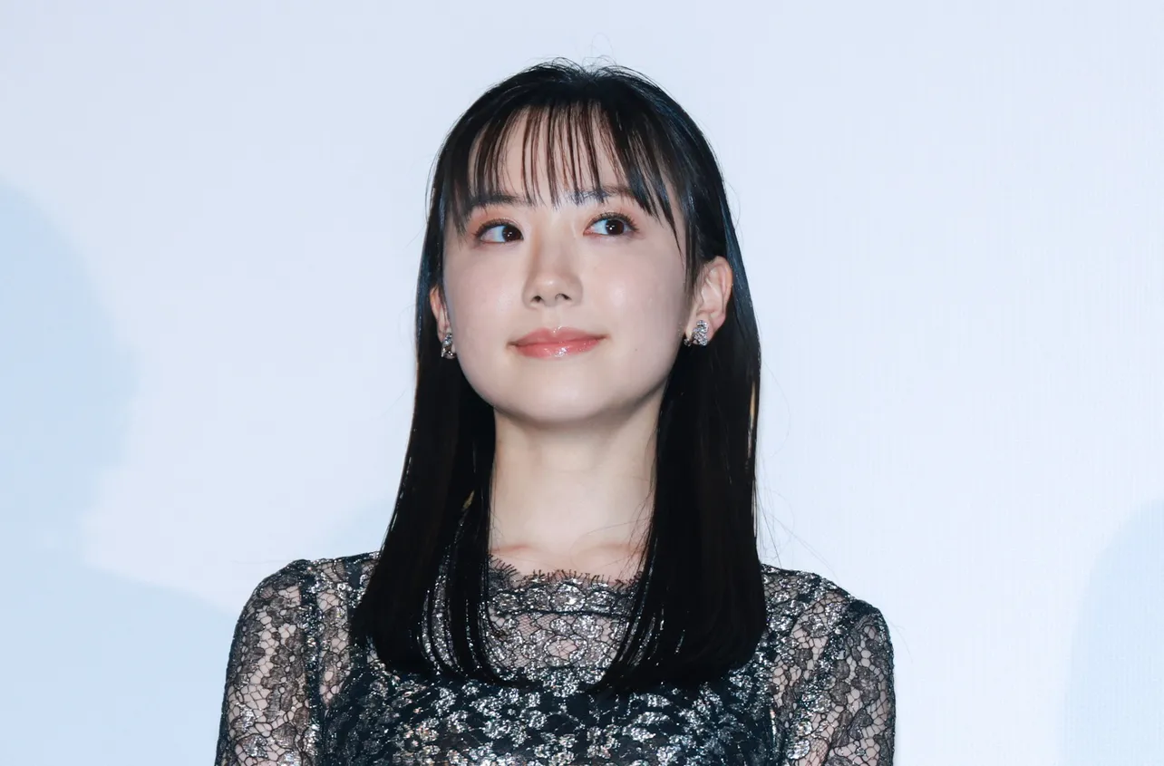 映画「果てしなきスカーレット」初日舞台あいさつより