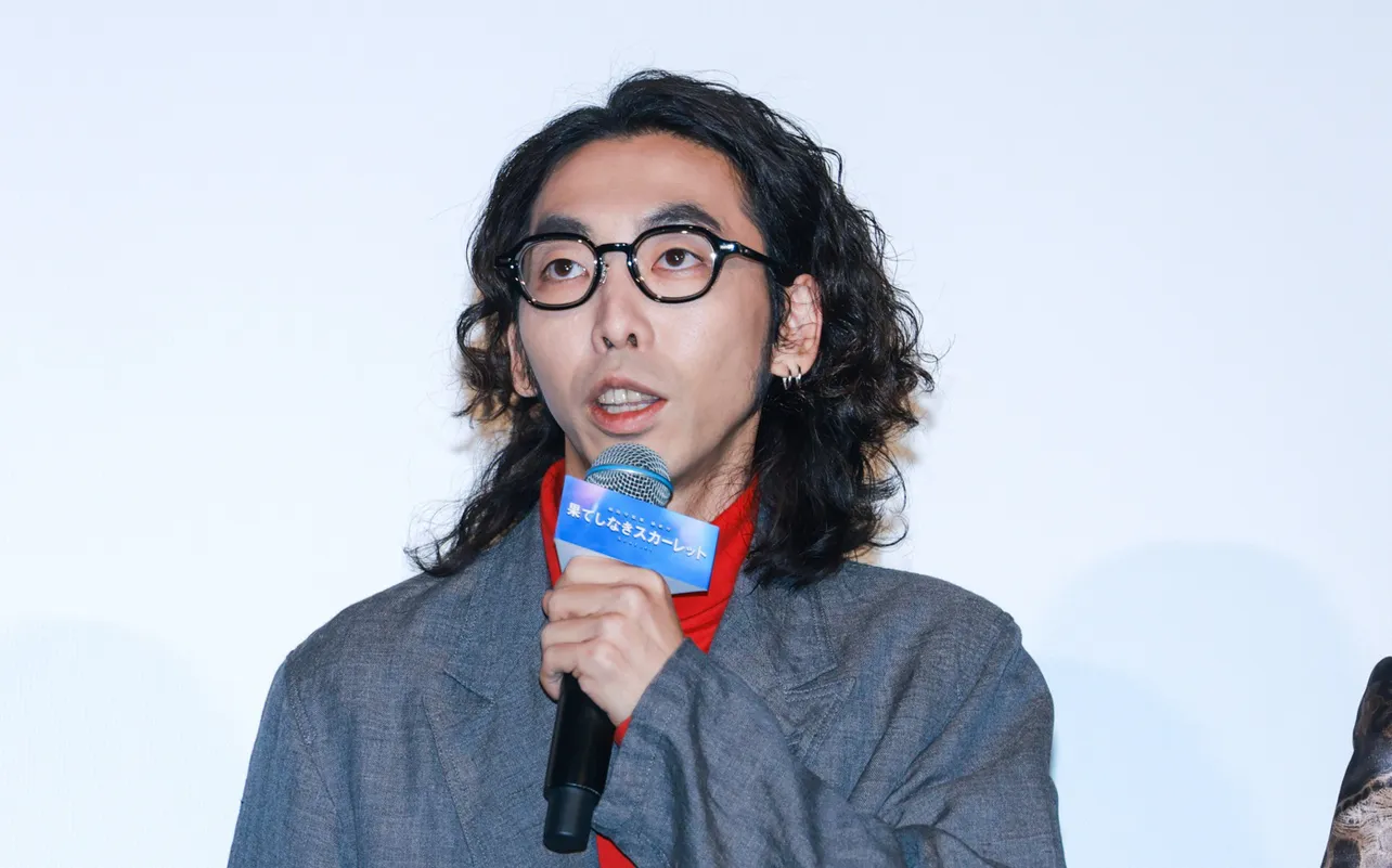 映画「果てしなきスカーレット」初日舞台あいさつより