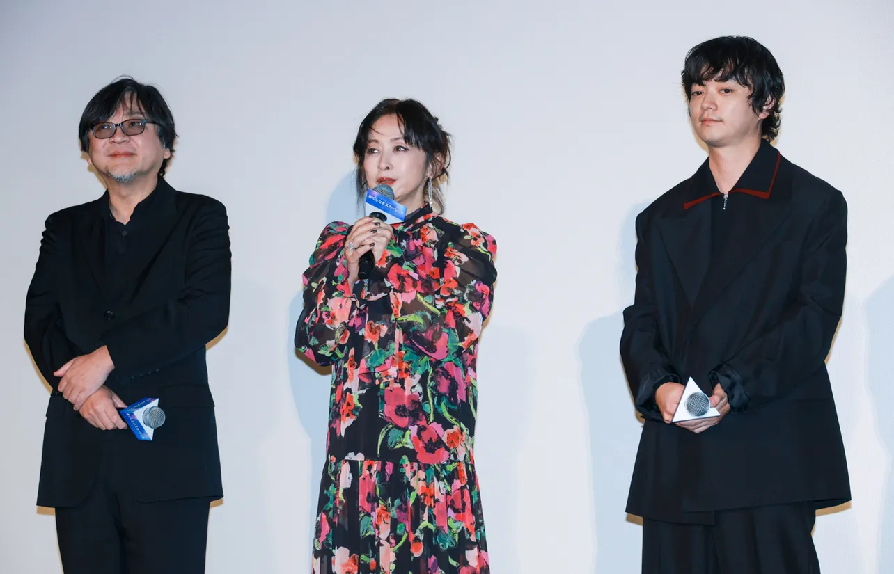 映画「果てしなきスカーレット」初日舞台あいさつより