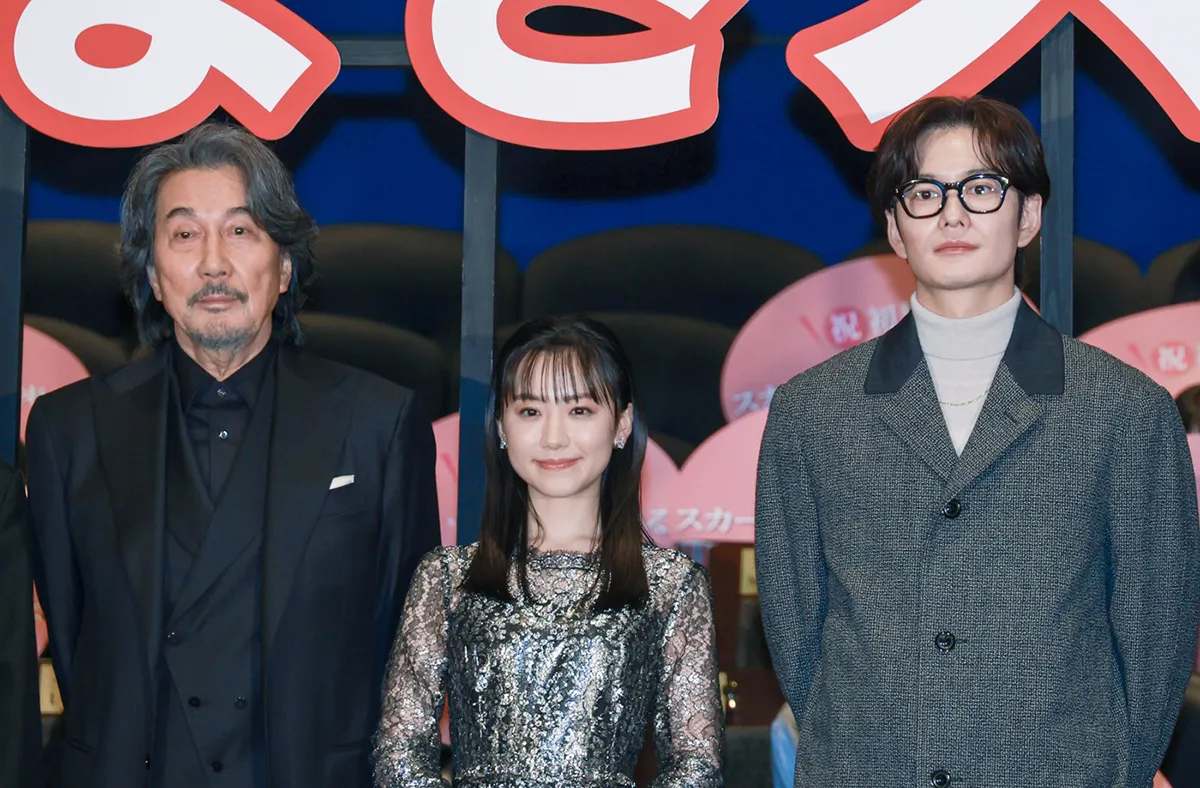 映画「果てしなきスカーレット」初日舞台あいさつより