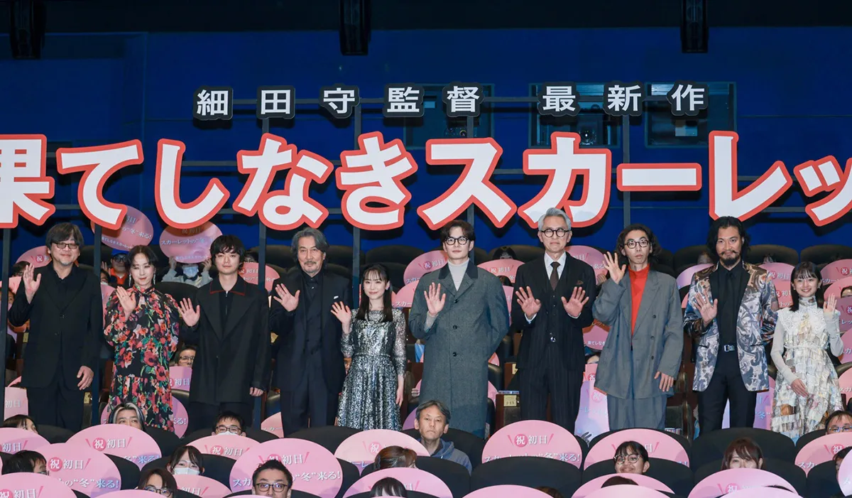 【写真】大勢の観客と一緒にフォトセッションに臨んだ芦田愛菜、岡田将生ら10人