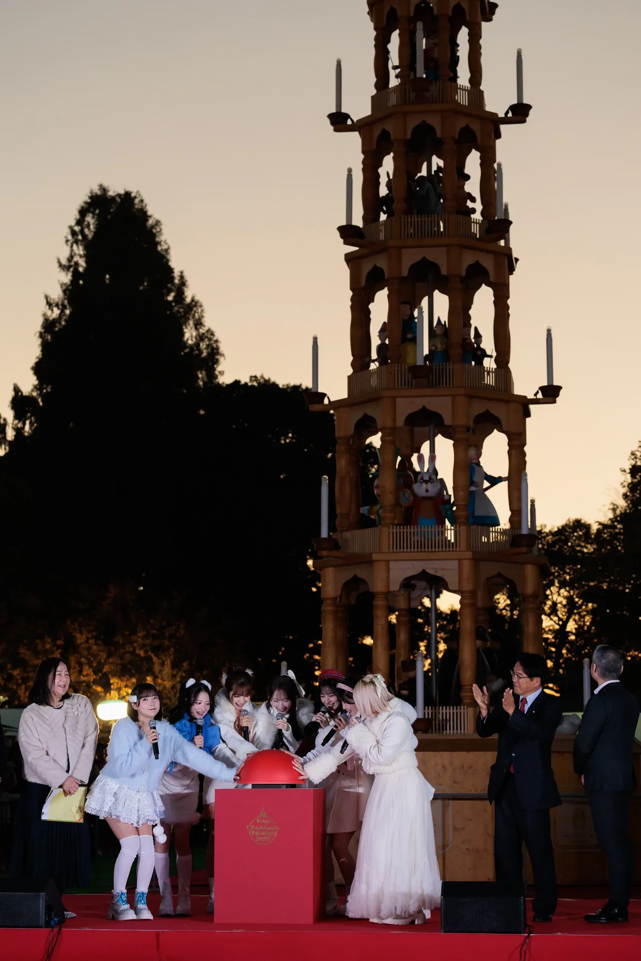 「東京クリスマスマーケット 2025 in 神宮外苑 オープニングセレモニー・点灯式」より