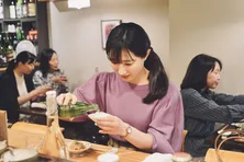 武田梨奈“ワカコ”「極楽が押し寄せてくる」酒の温度に興味を持ち、さまざまな日本酒を味わう＜ワカコ酒 Season9＞