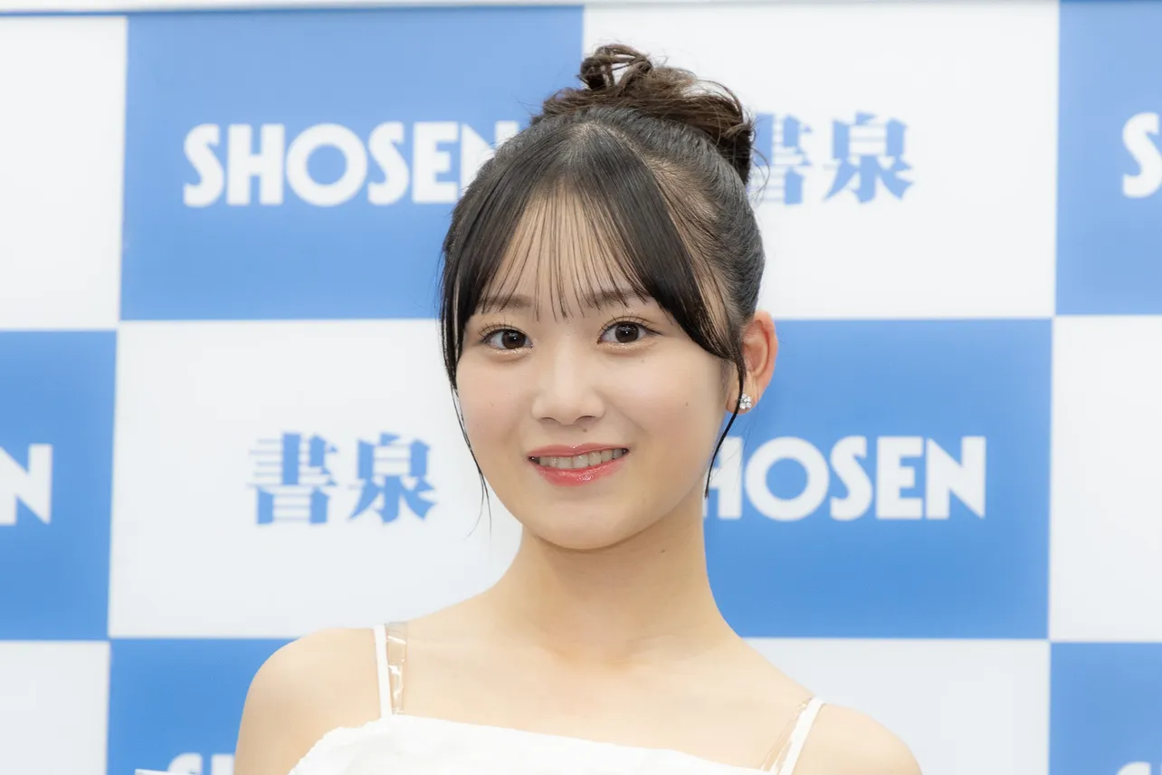 ロージークロニクルの橋田歩果が1st写真集「ほのほの」の発売記念イベントを開催