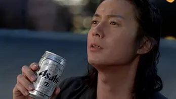 福山雅治とヒュー・ジャックマンが、新CMで男の“渇き”を見せる!