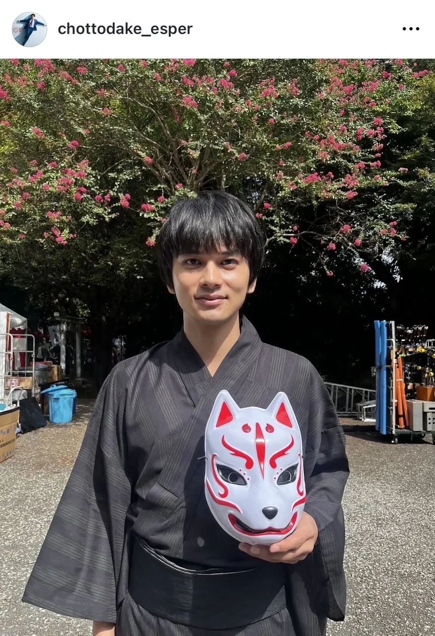 浴衣姿の北村匠海…キツネのお面を手に、ミステリアスな雰囲気