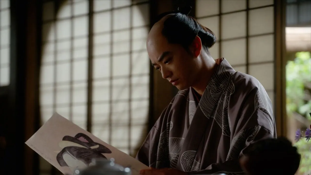 【写真】蔦重(横浜流星)への恋心を描いた絵を見つめる歌麿(染谷将太)