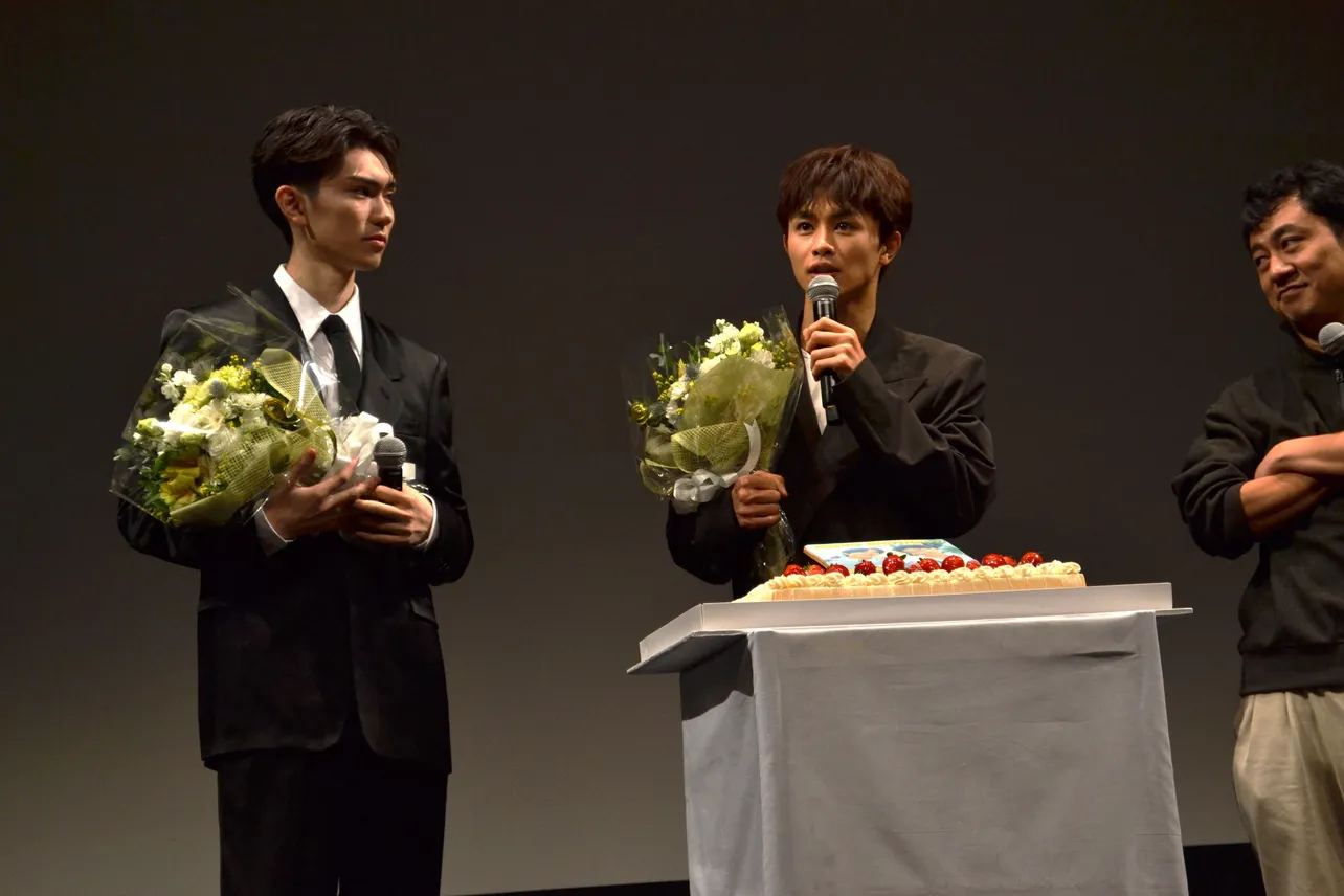 写真左から樋口幸平、草川拓弥、中川龍太郎監督