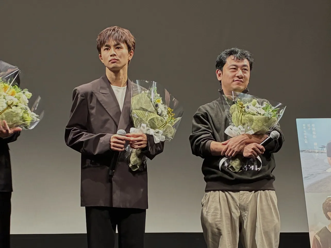 写真左から草川拓弥、中川龍太郎監督