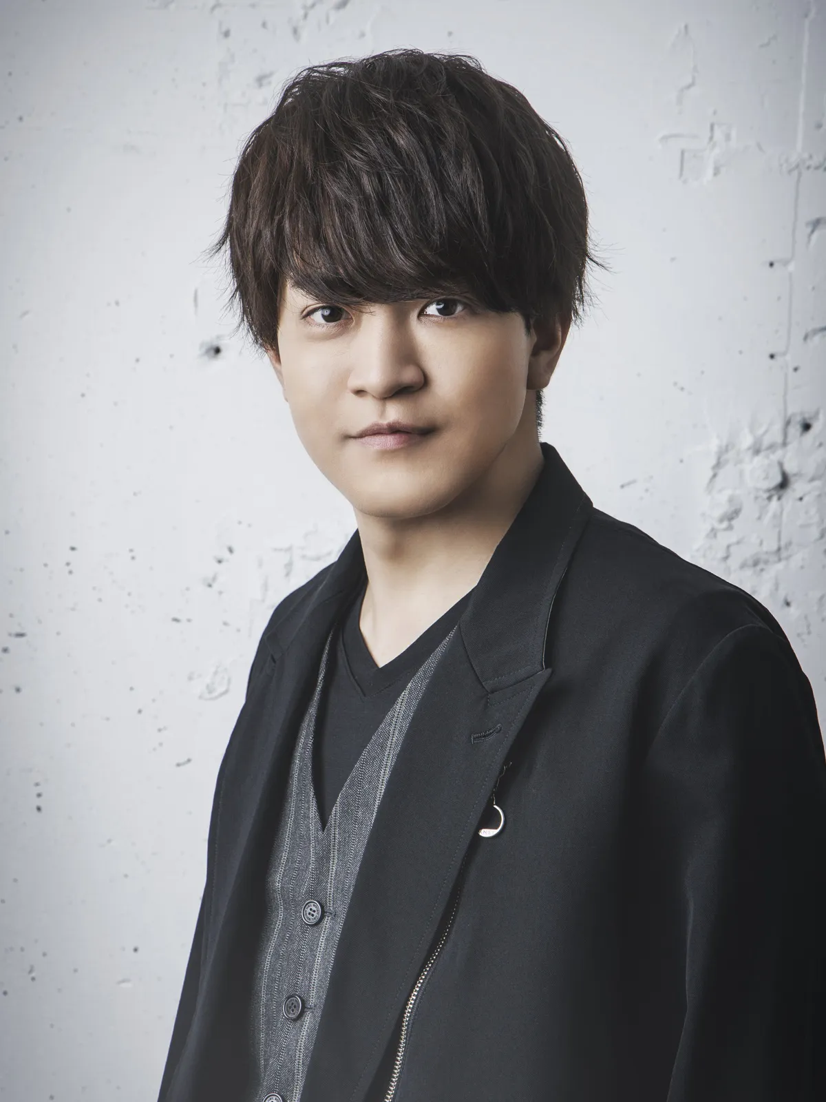 佐槻鏡斗役：石川界人