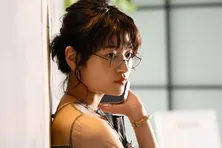 自分の不注意から週刊誌の記者だとバレた奥山葵“日向子”、アイドルのファンから「クズ人間！」と罵倒される＜スクープのたまご＞