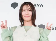 鳴海唯、透明感あふれるデコルテ&美背中あらわな黒コーデに「ため息でるキレイさ」の声<アフター・ザ・クエイク>