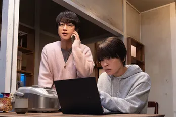 手越祐也“索”「好きですよ、波多野さん」と及川光博“玄一”を抱きしめる様子にときめく「玄索、尊い」の声＜ぼくたちん家＞