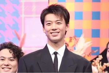 竹内涼真、肌着×エプロン姿の“堪能オフショット”に「肌着姿がほんとうにかっこいい！」の声＜じゃあ、あんたが作ってみろよ＞