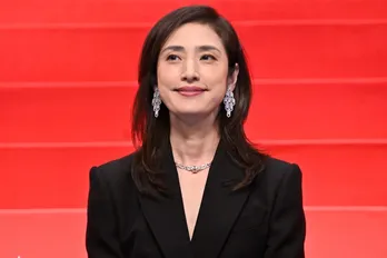 天海祐希＆イッセー尾形、肩を組んだ仲良しショットに「貴重なショット」「予告からは想像もつかない」の声＜緊急取調室＞